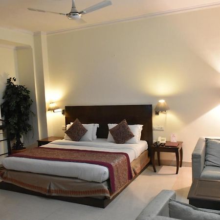 Hotel Lohias Delhi Airport ニューデリー エクステリア 写真