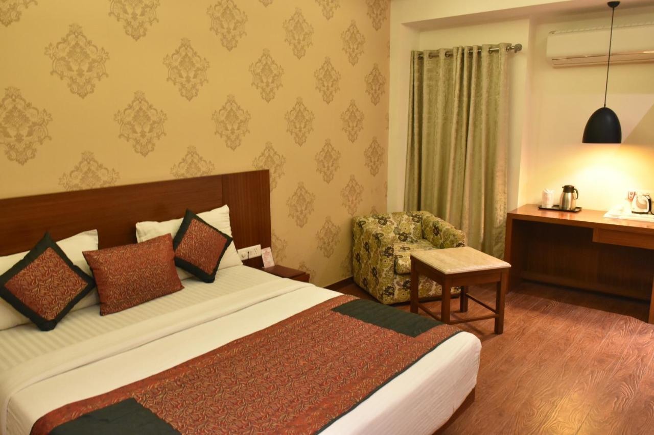 Hotel Lohias Delhi Airport ニューデリー エクステリア 写真