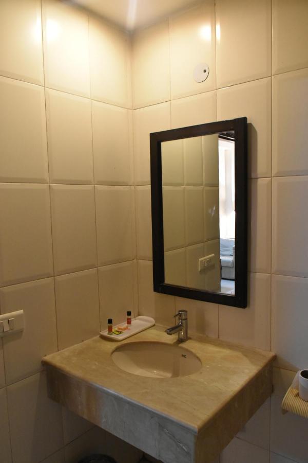 Hotel Lohias Delhi Airport ニューデリー エクステリア 写真