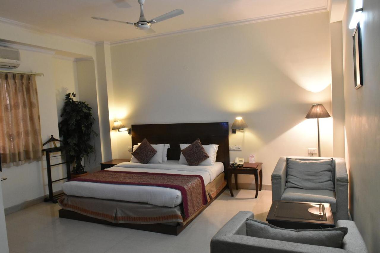 Hotel Lohias Delhi Airport ニューデリー エクステリア 写真