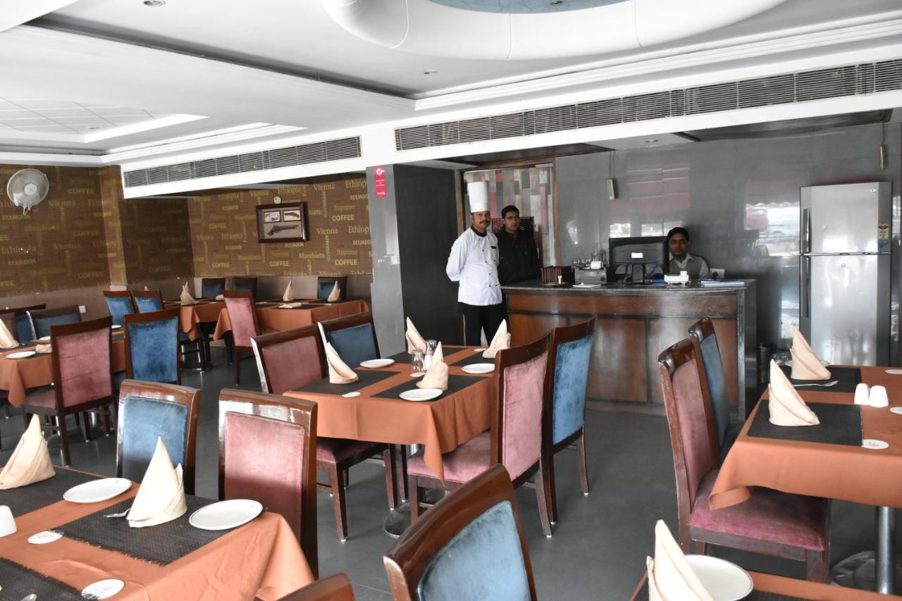 Hotel Lohias Delhi Airport ニューデリー エクステリア 写真