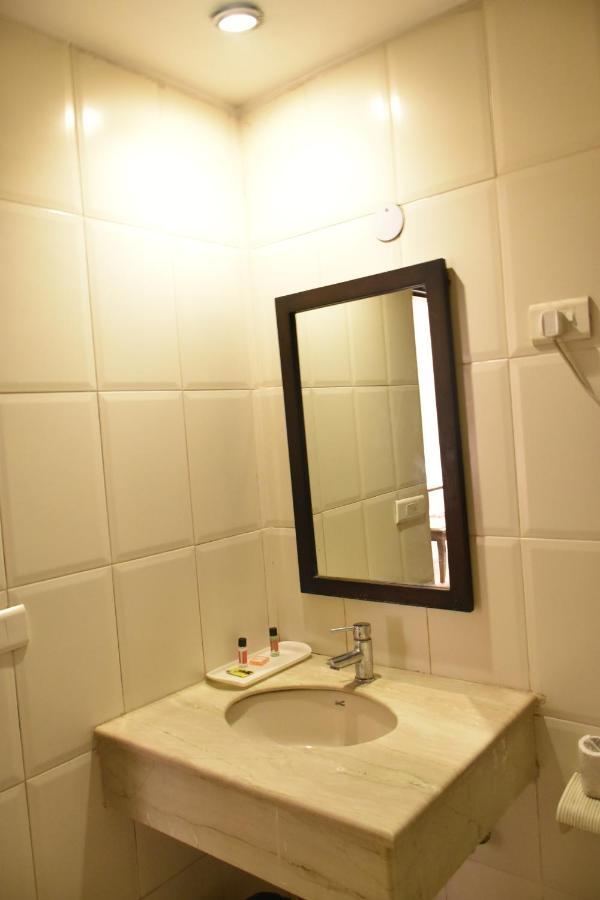 Hotel Lohias Delhi Airport ニューデリー エクステリア 写真