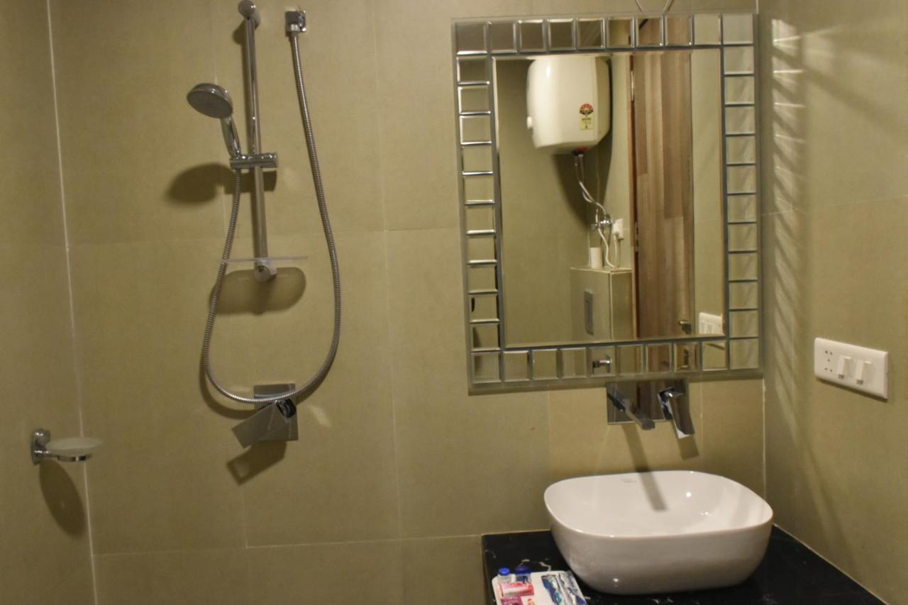 Hotel Lohias Delhi Airport ニューデリー エクステリア 写真