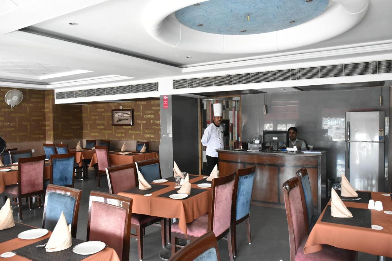 Hotel Lohias Delhi Airport ニューデリー エクステリア 写真